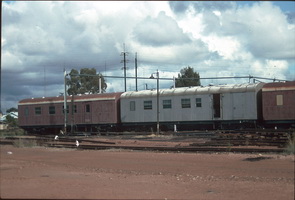 27.4.1992,Port Pirie - brake vans red AVEP181 + grey AVEP178